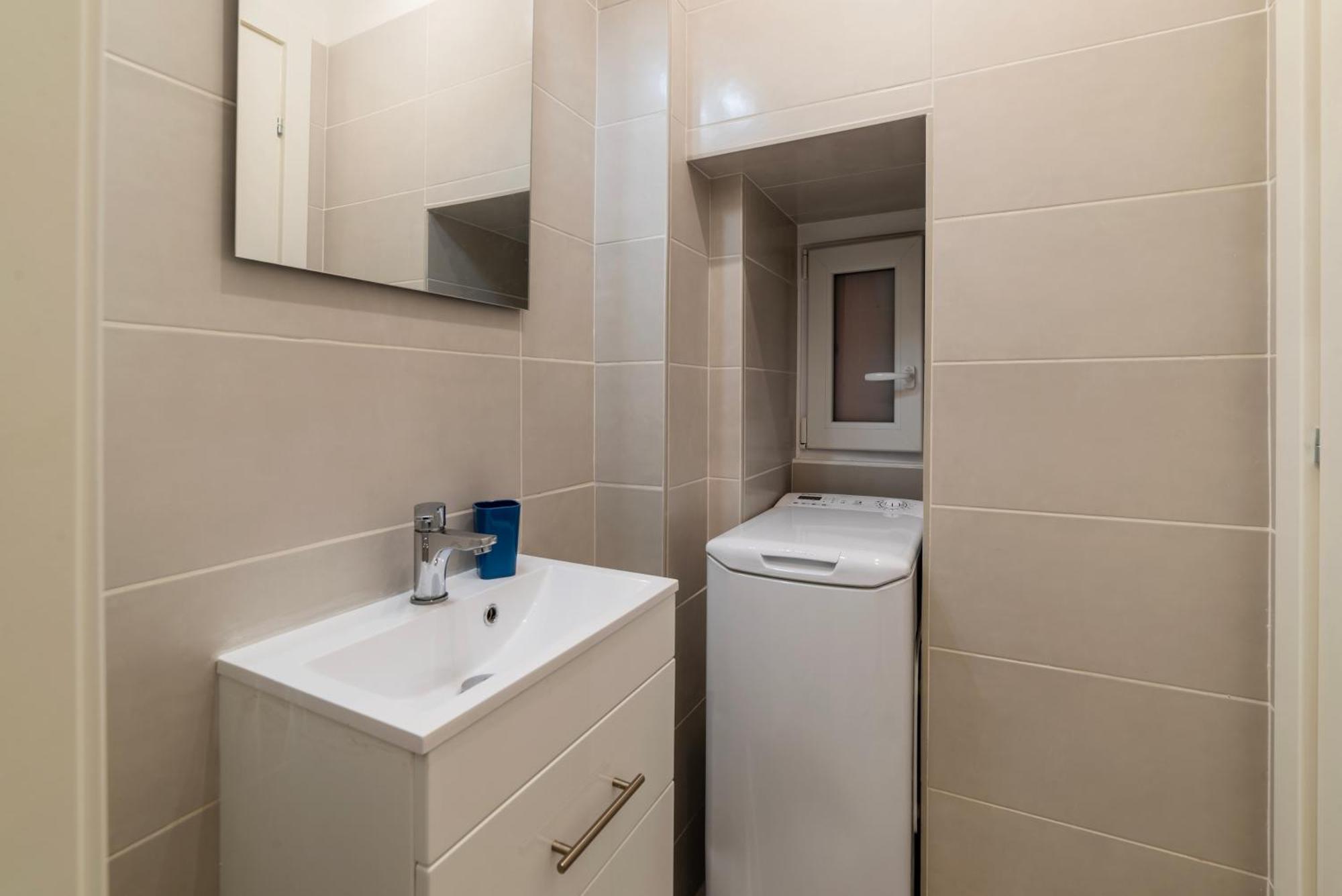 Terme Di Traiano Apartment - 10 Min Dal Colosseo Rom Exteriör bild